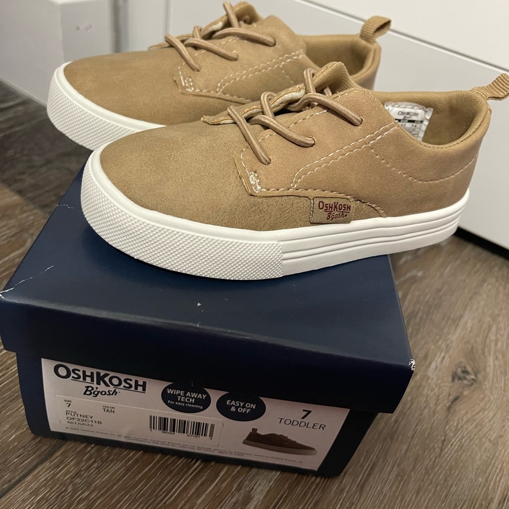 Brand New- in box Osh Kosh toddler boy dress shoes size 7